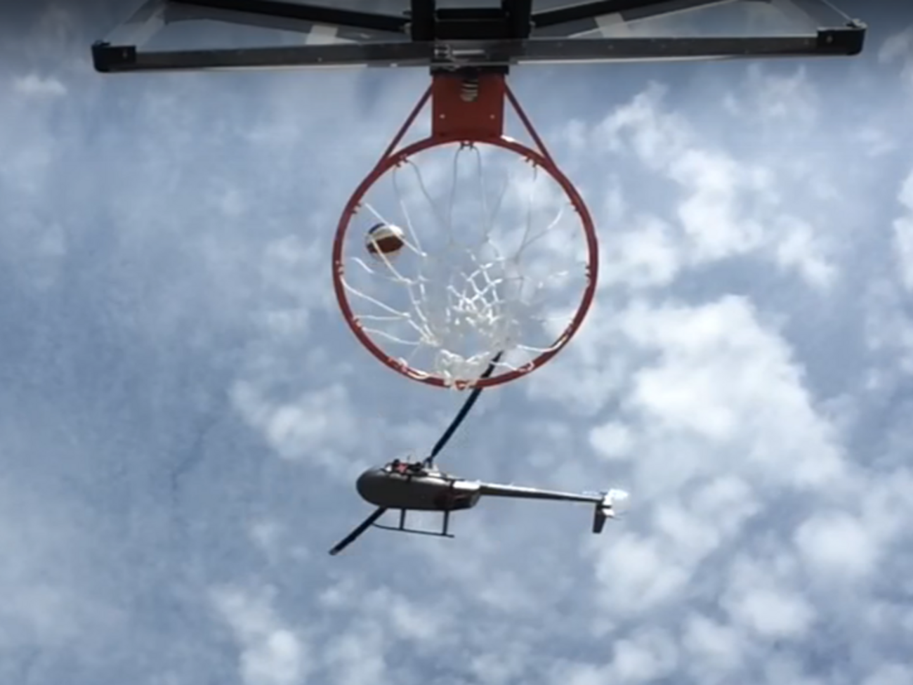 Если верить видео, бросок удался с первой попытки