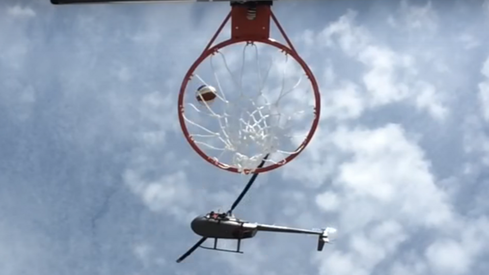 Якщо вірити відео, кидок вдався з першої спроби