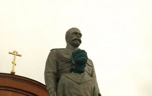 Памятник был поврежден вскоре после открытия