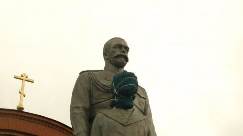 Пам'ятник було пошкоджено незабаром після відкриття