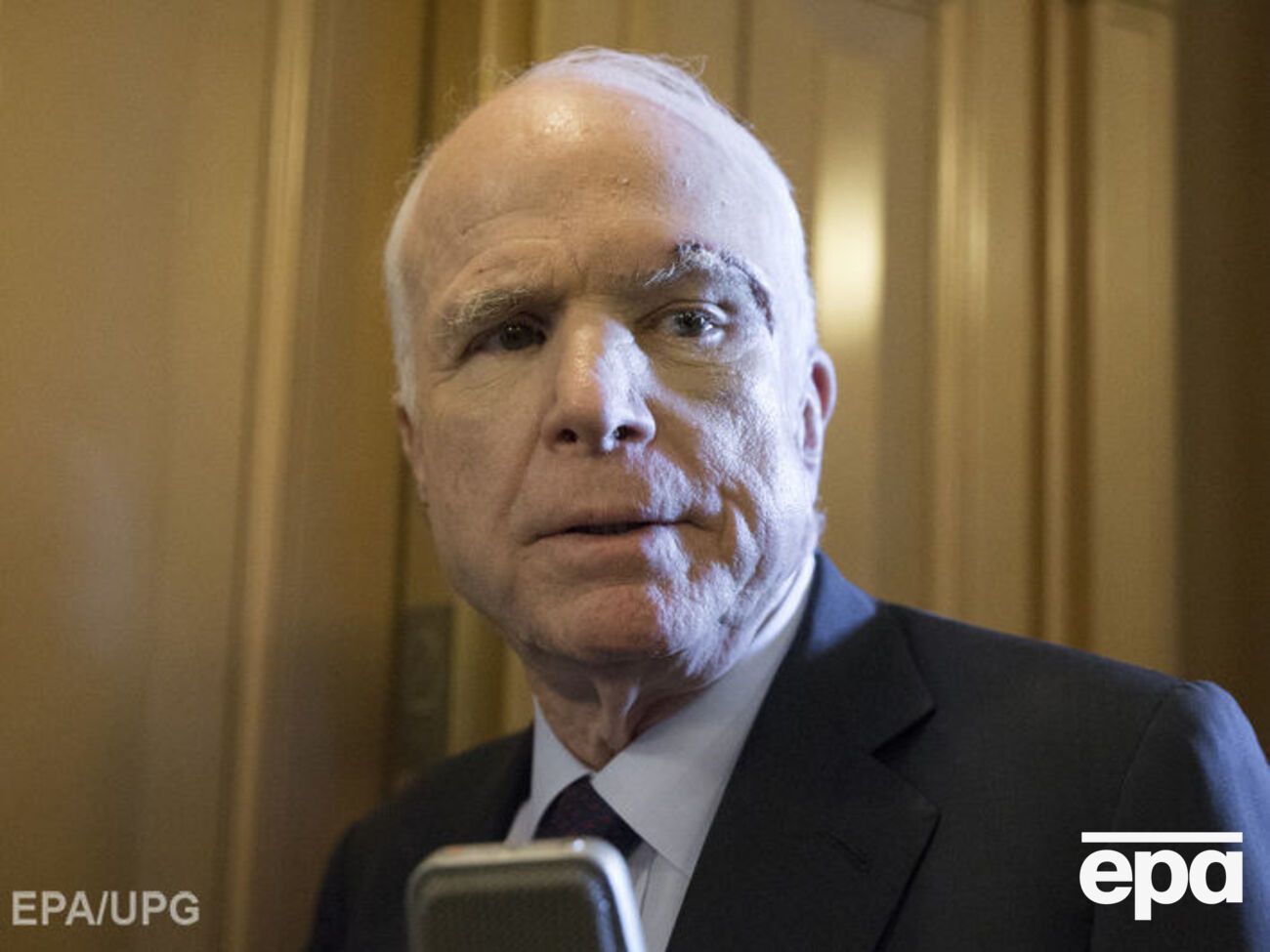 Маккейн розповів, чим займається під час лікування