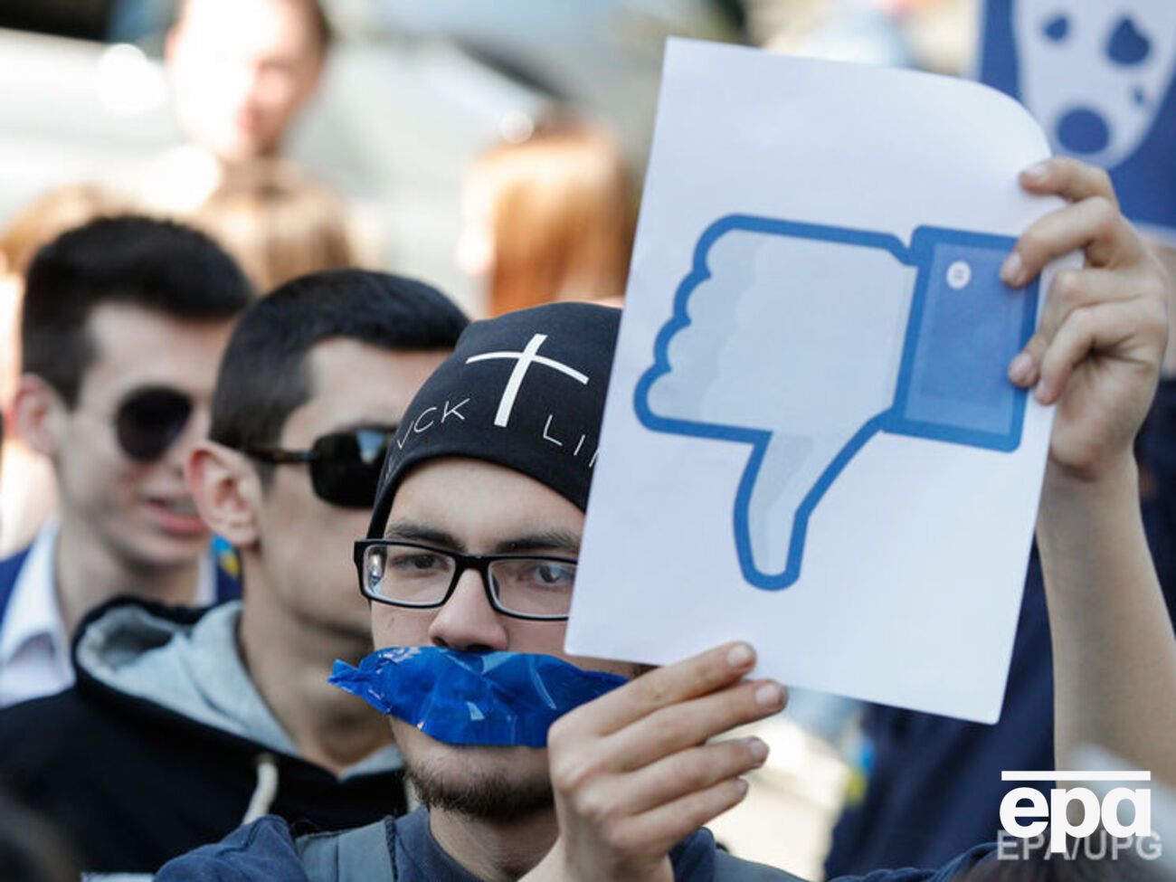 ФСБ цікавиться паспортними даними, адресою, списком родичів і колом спілкування тих, хто зареєструвався в соцмережах