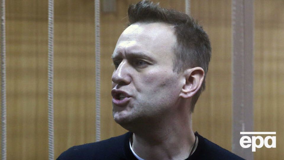 Навальный: Пункты "круг общения" и "список языков, которыми владеет пользователь" включили для того, чтобы выкинуть