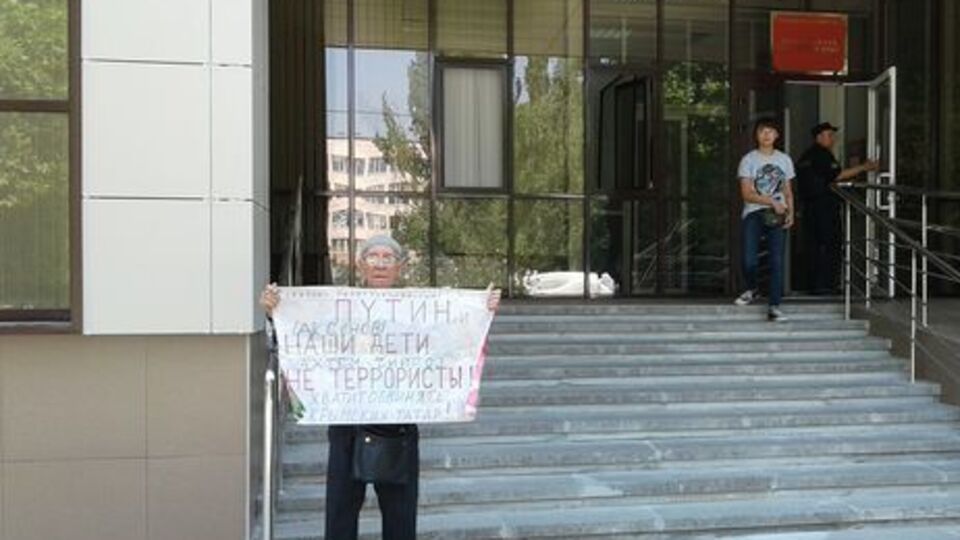 Караметова залишили під арештом
