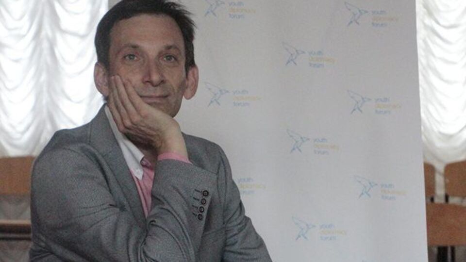 Портников: Не поспішають іти – бо ще поки не придумали, як пояснити цю капітуляцію росіянам