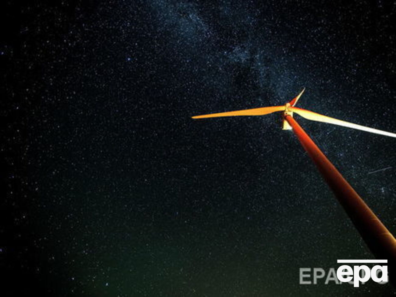 По словам экспертов, в этом году поток метеоров труднее увидеть, поскольку на небе будет сиять убывающая Луна