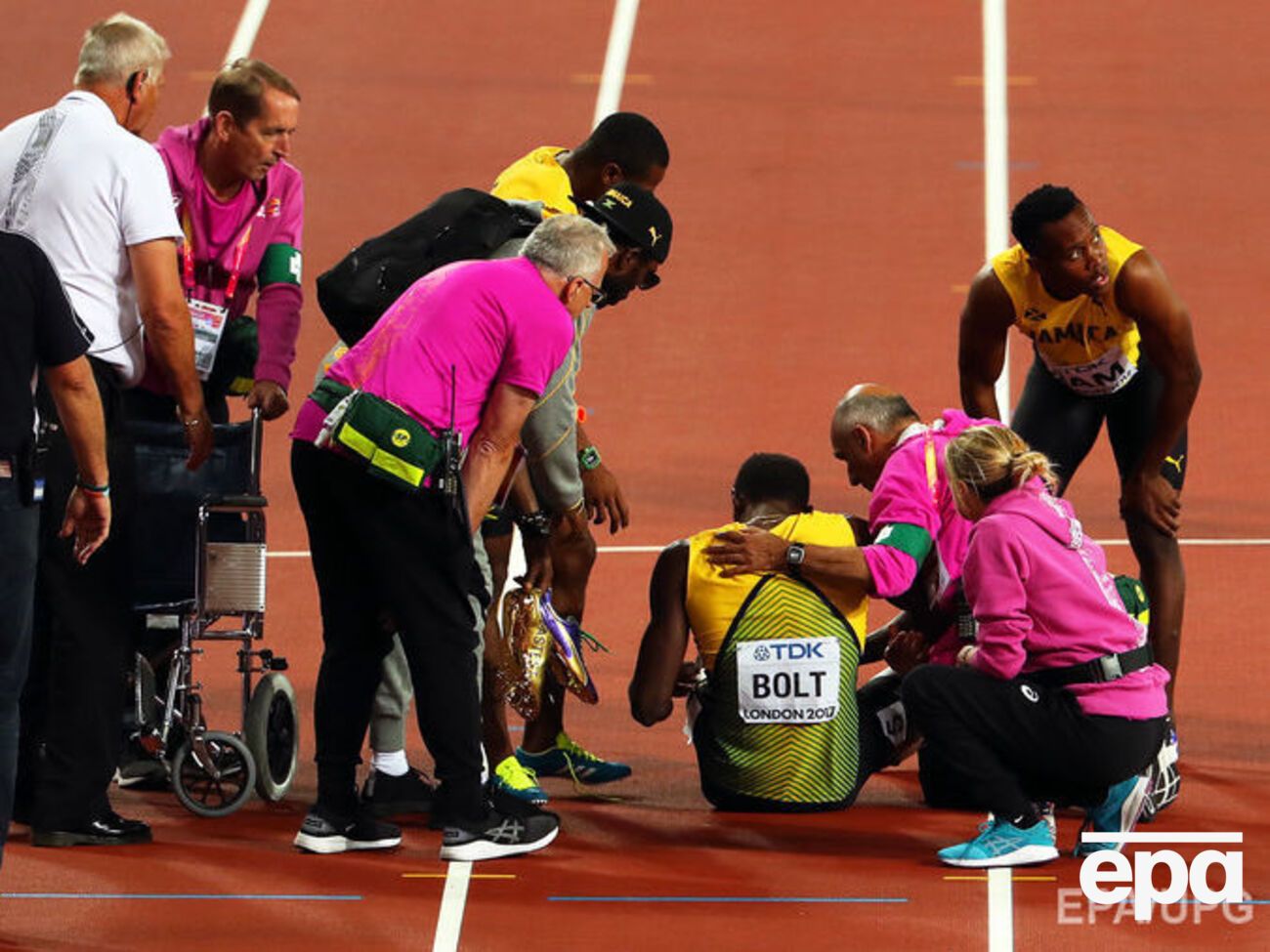 Болт отказался от передвижения на коляске