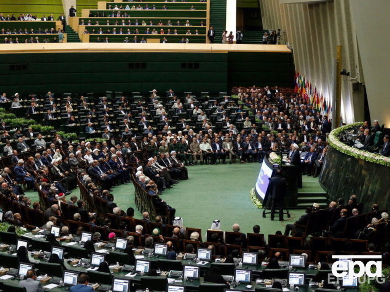 За рішення проголосувало 240 парламентаріїв із 247