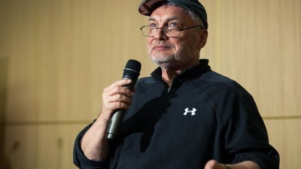 Лойко: В 90-е годы казалось, что дальше обыдлять некуда. Но в этом смысле дно вообще прощупать невозможно