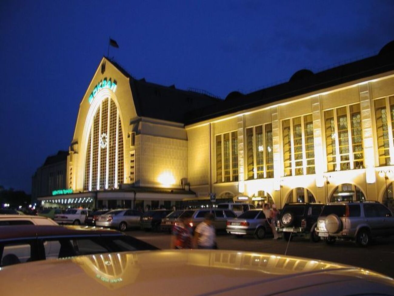 Будівлю вокзалу оточили, вхід усередину заборонено