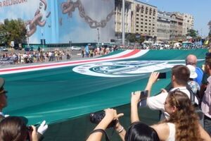 На акцию пришли бойцы батальона имени Джохара Дудаева и грузинского батальона, которые воюют на Донбассе, а также представители крымскотатарского народа