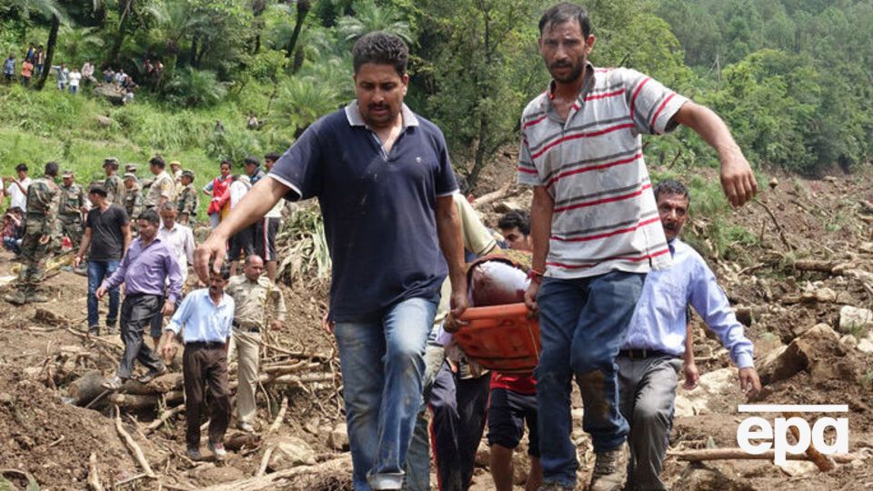 Причиной оползня стал сильный ливень