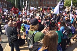 У зіткненнях у Шарлотсвіллі брали участь противники та прихильники демонтажу пам'ятника генералу конфедерації Роберту Лі