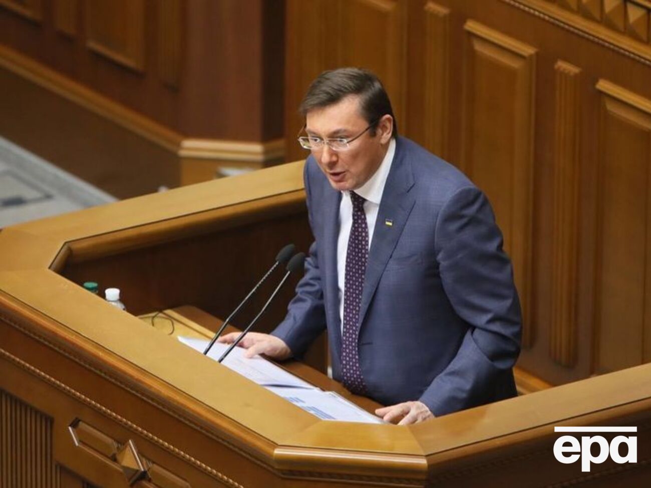 Луценко получил подарок в неденежной форме