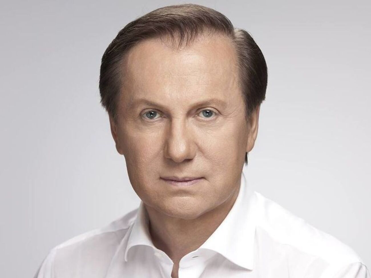 Безумный эксперимент пора заканчивать. Украину должны устроить украинцы, а не залетные транзитные пассажиры