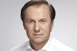 Безумный эксперимент пора заканчивать. Украину должны устроить украинцы, а не залетные транзитные пассажиры