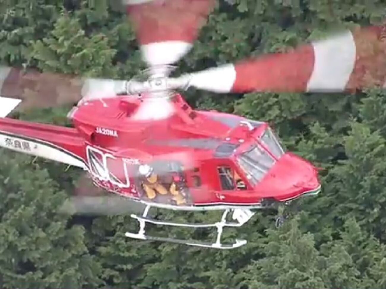 На місці падіння літака працюють японські рятувальники