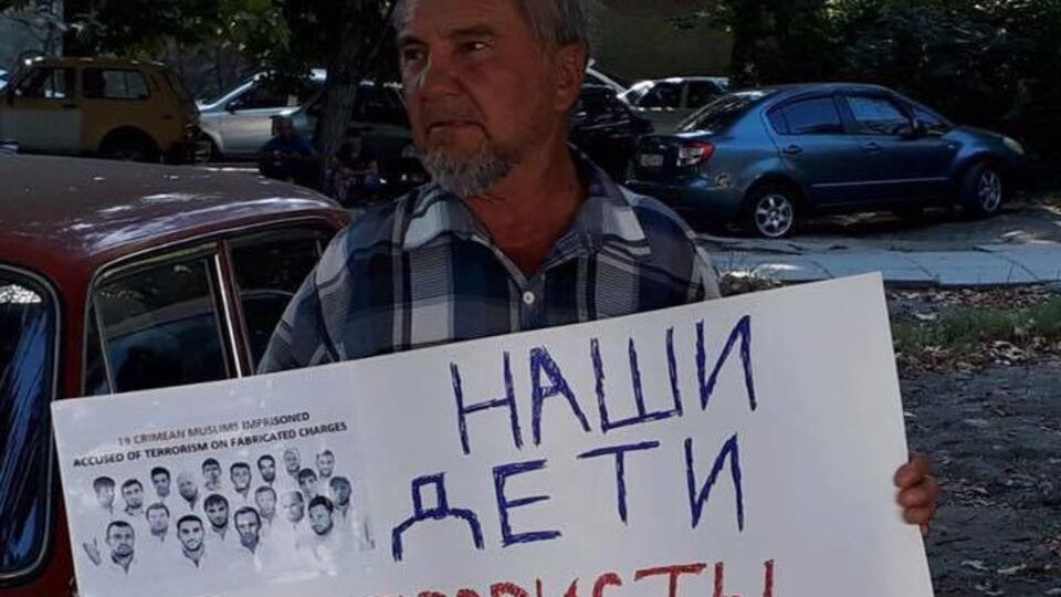У Криму пройшла серія пікетів на захист 76-річного кримськотатарського активіста Сервера Караметова