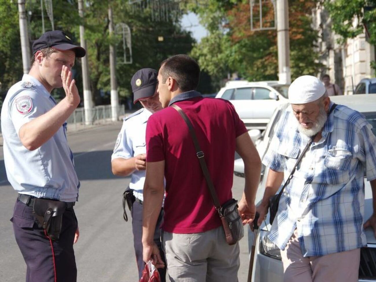 Полицейские в оккупированном Крыму задерживали участников&nbsp;пикета в защиту&nbsp;76-летнего Сервера Караметова