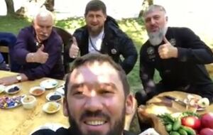 Полтавченко (слева) сидел за столом с Кадыровым (посередине)