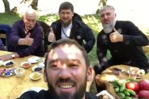 Полтавченко (слева) сидел за столом с Кадыровым (посередине)