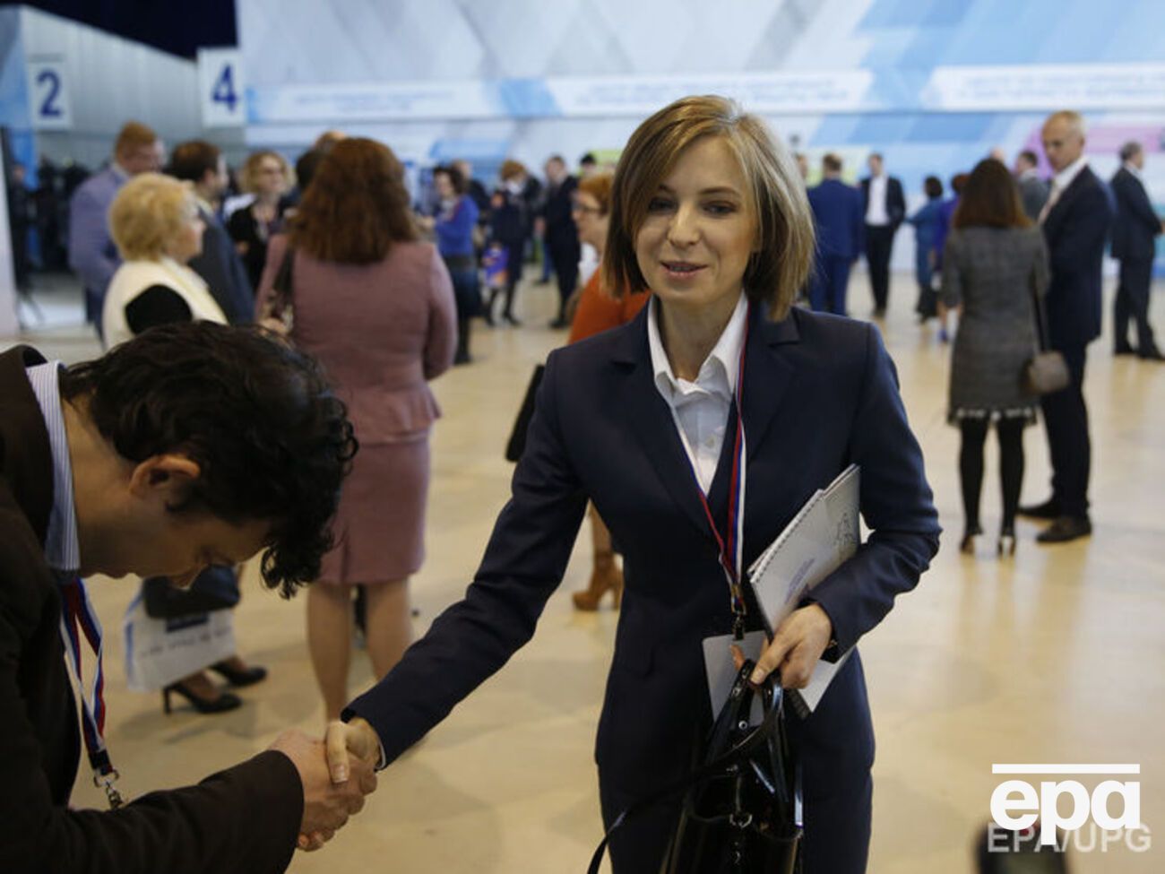 Поклонська розповіла, як у Донецьку відганяють від храмів "бандерівців"