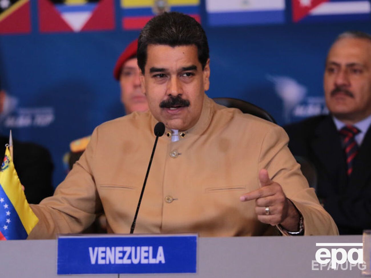 Мадуро заявил, что Венесуэлу "не запугаешь"