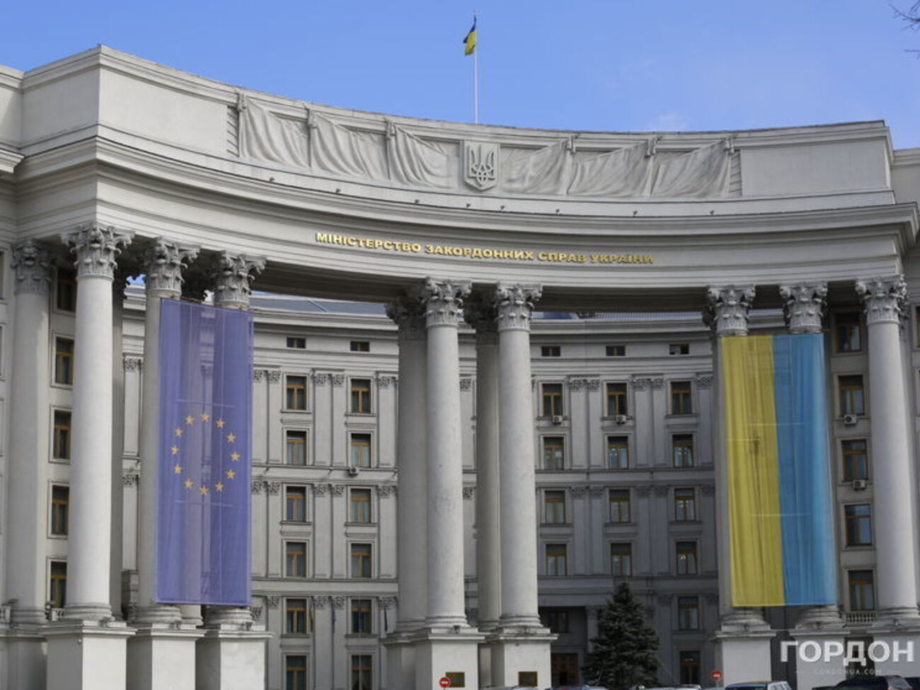 Консул заявил, что украинцы в ДТП не пострадали