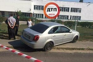 У машині розбито скло