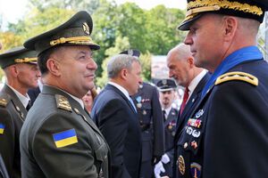 Полторак поздравил Ходжеса с награждением польским орденом