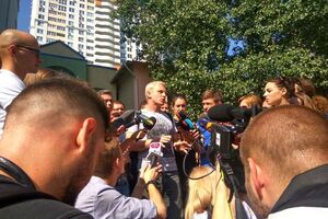 Сегодня утром в Днепровском управлении полиции Киева Шабунину сообщили о подозрении