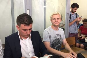 8 червня Шабунін ударив в обличчя блогера, який підійшов до нього з мікрофоном