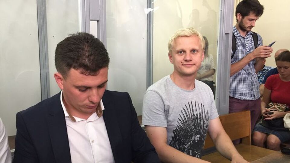 8 червня Шабунін ударив в обличчя блогера, який підійшов до нього з мікрофоном
