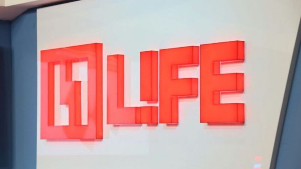 Life називає себе новинним таблоїдом