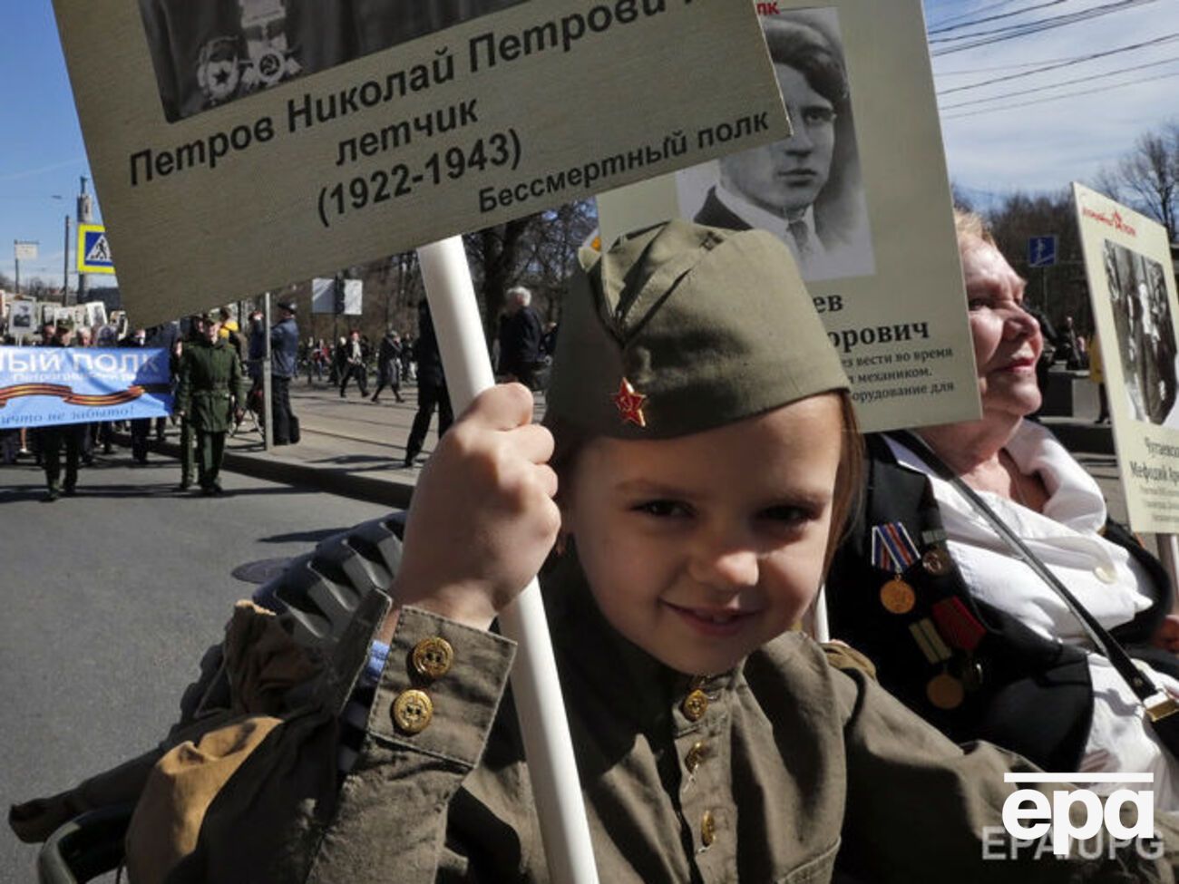 По словам правозащитников, РФ нарушает Женевскую конвенцию, рекламируя среди детей призыв в армию
