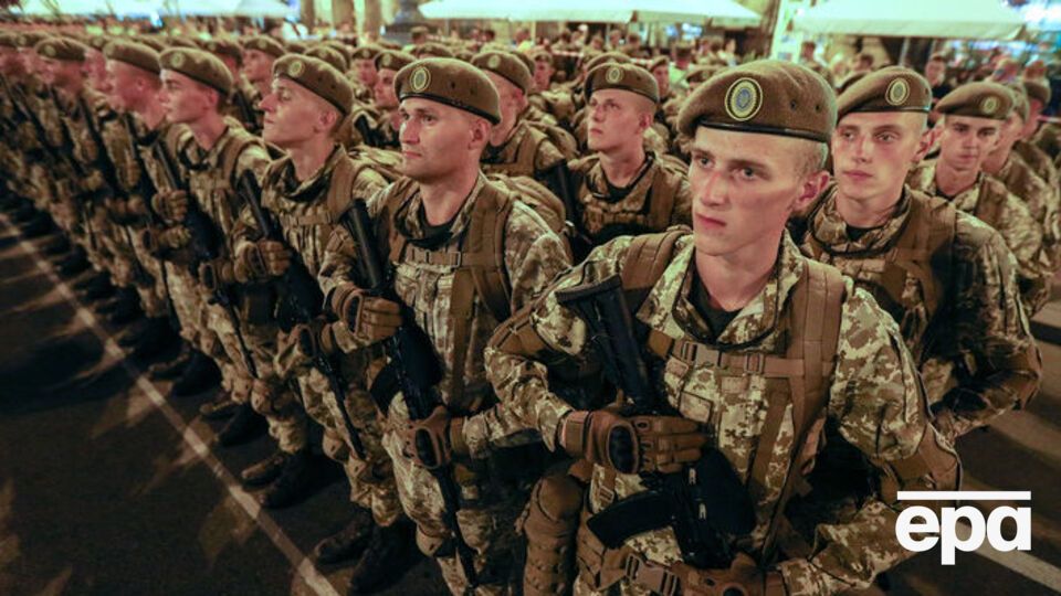 Учасники параду в Києві
