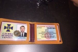 Мужчина скрылся с места преступление, бросив автомобиль