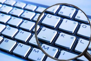 Хакер распространял свою программу бесплатно, а зарабатывал на ней, продавая модифицированные версии и предоставляя консультации относительно ее использования