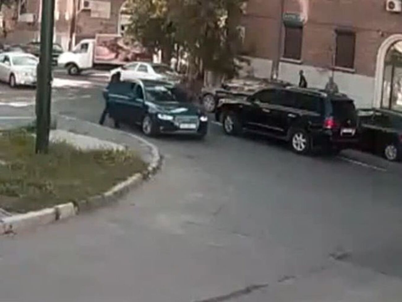 Неизвестные напали на предпринимателя