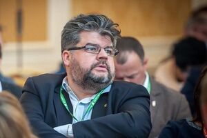 На месте Шабунина я сделал бы то же самое. Это правильная реакция на доставания слизняка