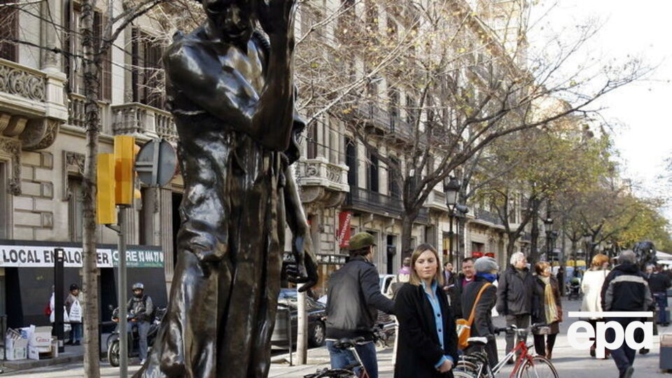 Рамбла – популярна серед туристів вулиця в центрі Барселони