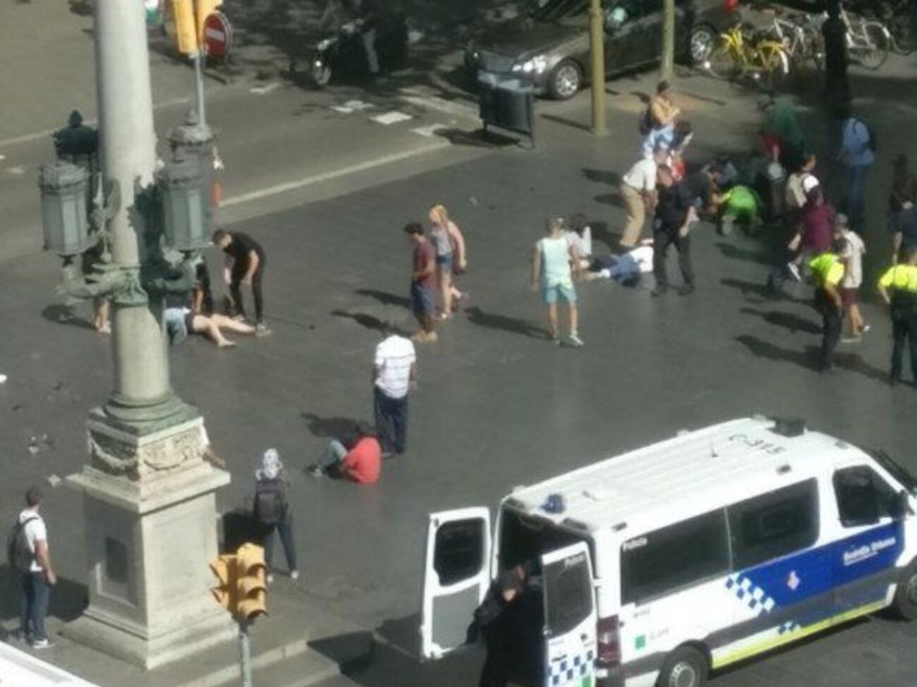 Очевидці повідомляють про десятки постраждалих