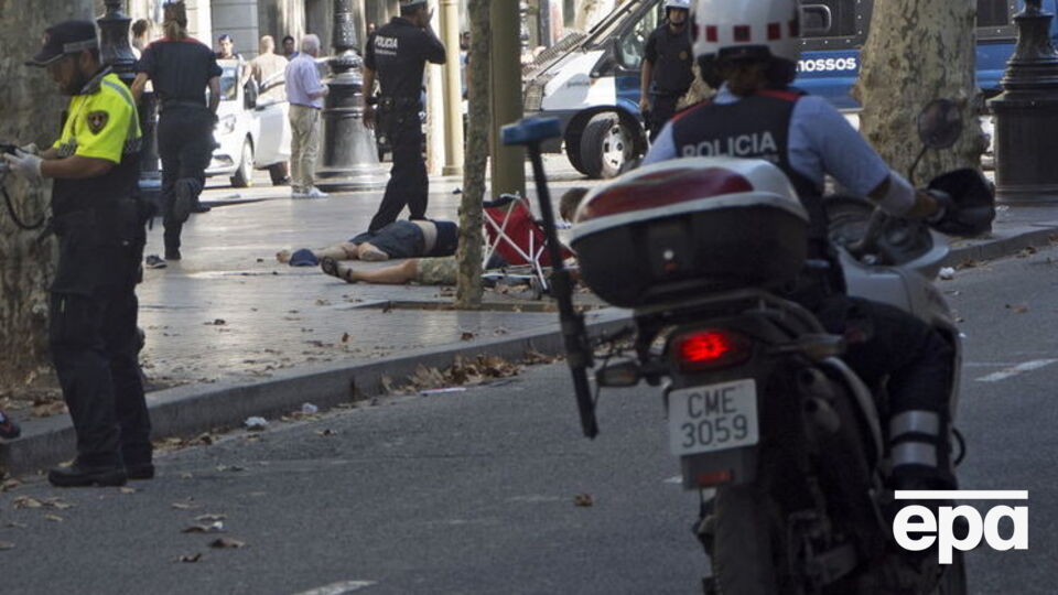 Полиция проводит спецоперацию в связи с терактом на Рамбла