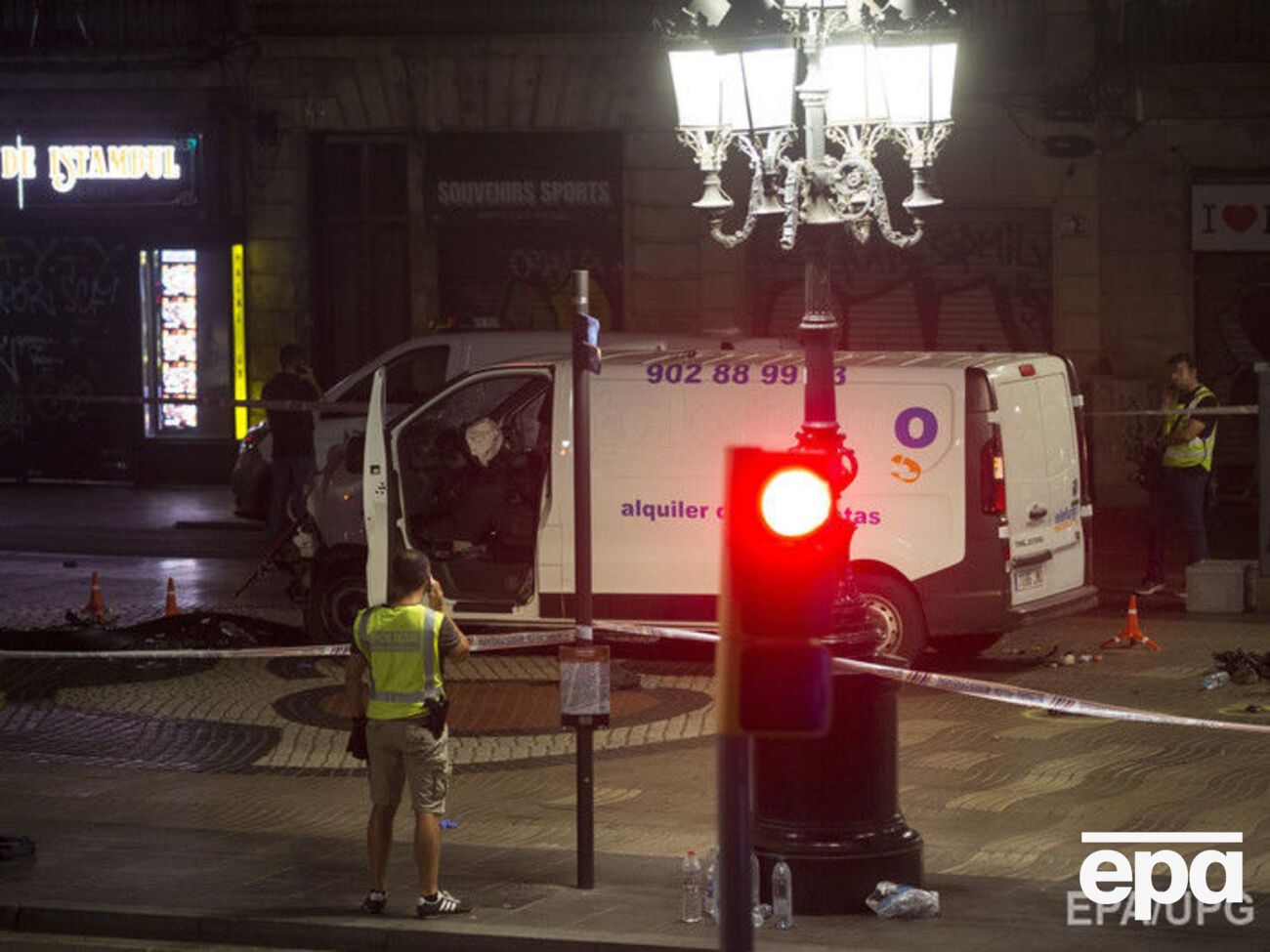 Білий мікроавтобус, на якому терорист врізався в перехожих, був орендований на ім'я Дрісса Укабіра