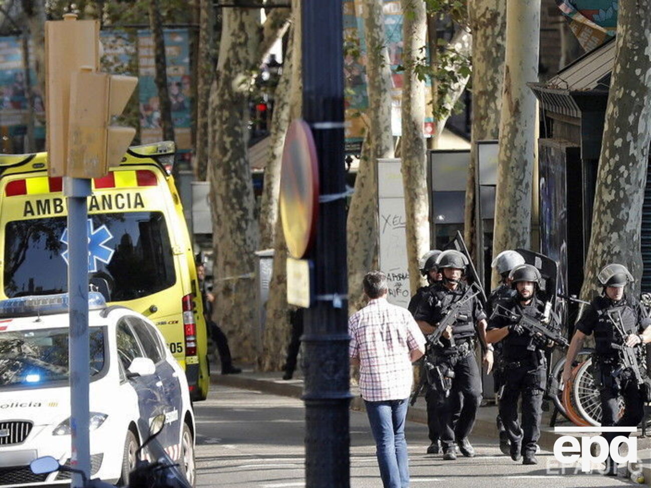 Поліцейські попросили жителів міста не покидати своїх будинків