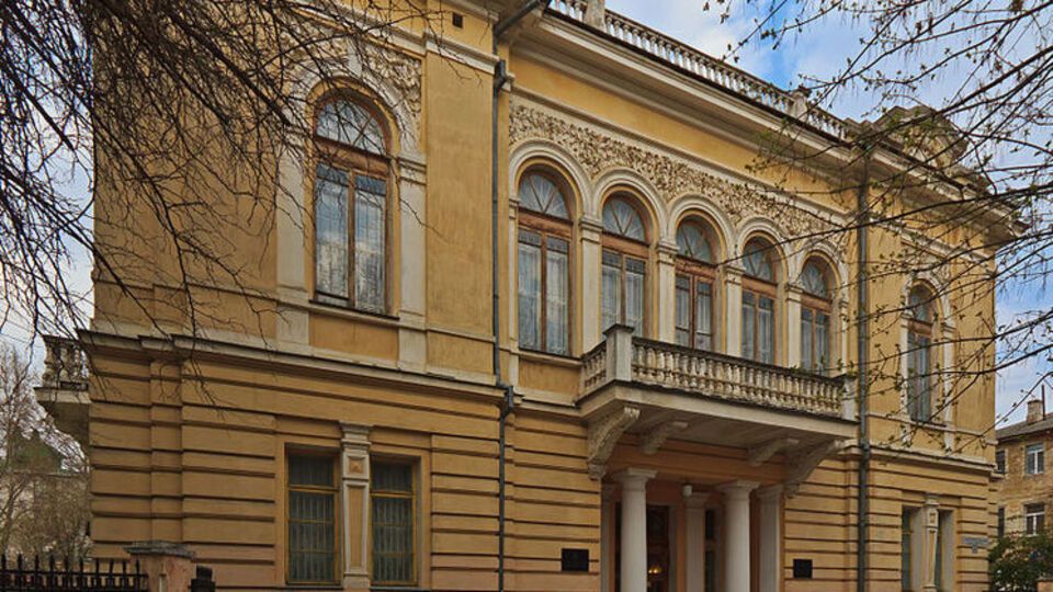 Картини було передано Сімферопольському художньому музею в березні 2014 року