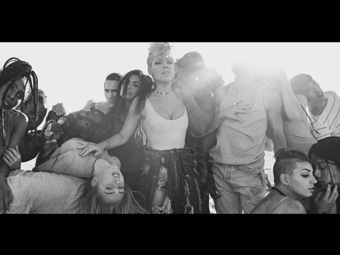 Героями клипа стали представители разных рас и субкультур