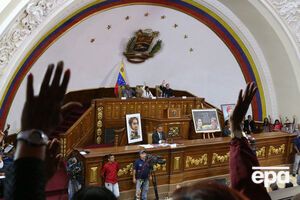 18 августа ассамблея лишила парламент полномочий