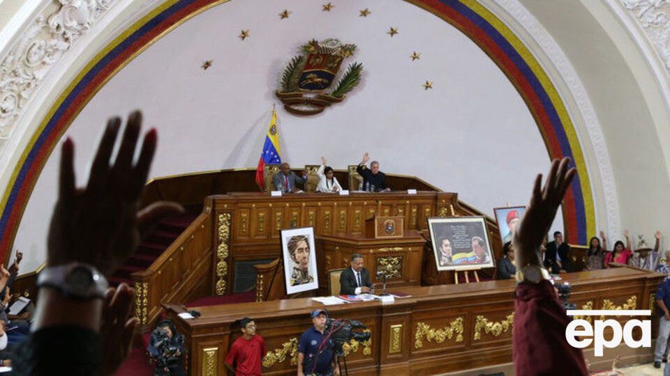 18 серпня конституційна асамблея позбавила парламент повноважень