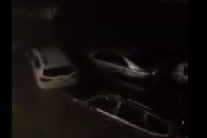 Потік води в Судаку поніс автомобілі